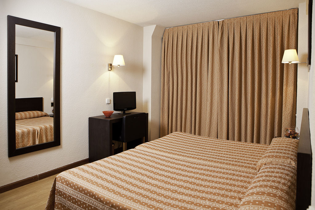 โฮเต็ล ริโอโซล Hotel เลออน ภายนอก รูปภาพ