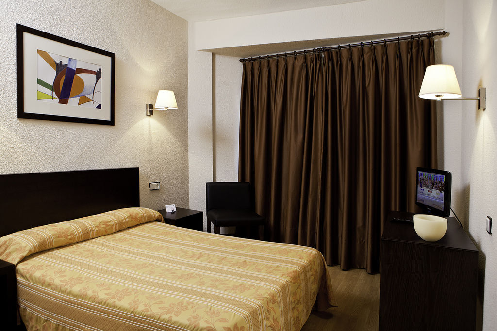 โฮเต็ล ริโอโซล Hotel เลออน ภายนอก รูปภาพ